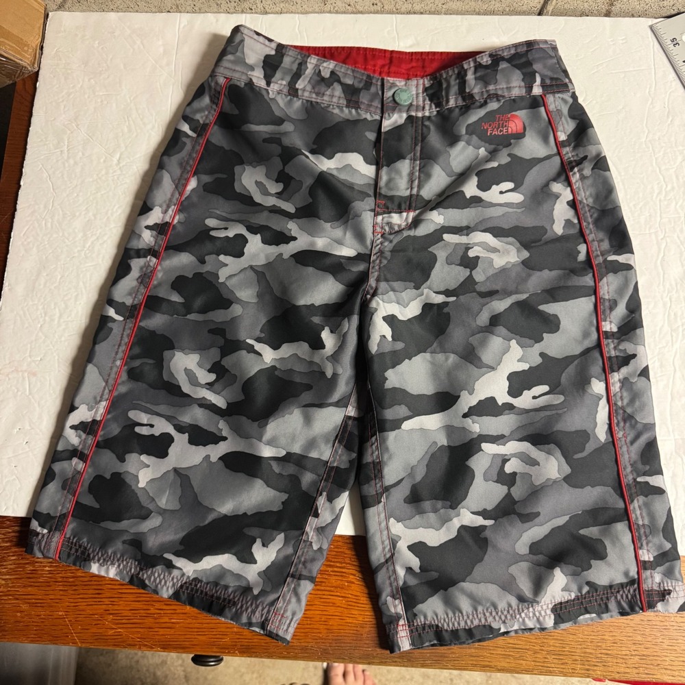 The North Face Boys Grey Camo Board Shorts Swim Trunks Red Trim Size 12